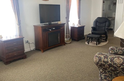 Glendo Hotel | Cozy Motel Room within 5 minutes of Glendo Recreational Area
