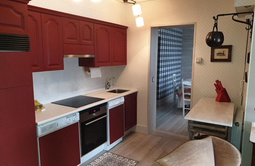 Jaca Apartment | Cozy Mountain Apartment with Pool, Gym, and Parking near Jaca Center