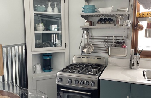 Crosby Cottage | Cozy Mountain Biking Retreat, Lake View, Walking distance to Town