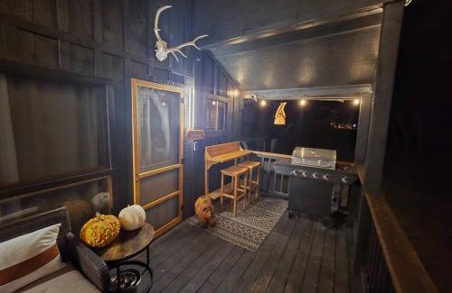 Ruidoso House | Cozy mountain cabin close walk to Midtown with AC