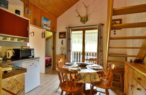 Bernex Apartment | Cozy mountain duplex for 6, near slopes, well-equipped and comfortable in Bernex