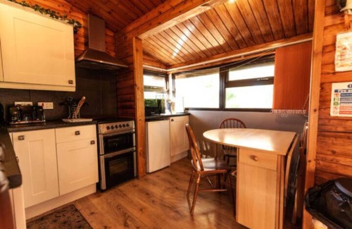 Bronaber Cabin | Cozy Mountain 2 Bed Log Cabin