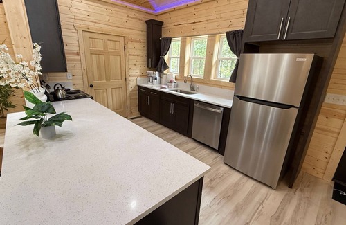 Cleveland House | Cozy Mountain Haven: Luxe Cabin Retreat for Couples & Pups