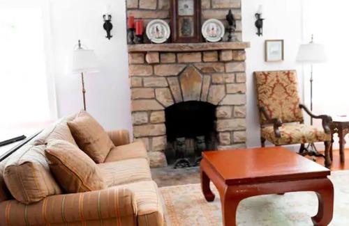 Menlo House | Cozy mountain hideaway in Cloudland, GA
