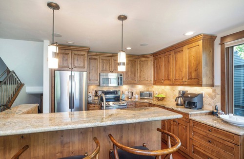 Telluride Condo | Cozy mountain retreat for your adventure! Fireplace, Hot Tub Access