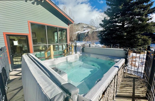 Telluride Condo | Cozy mountain retreat for your adventure! Fireplace, Hot Tub Access