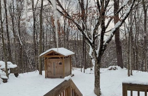 Smallwood Cabin | Cozy Mountain Top Cabin: Sauna, Fireplace Kayak & SUPs