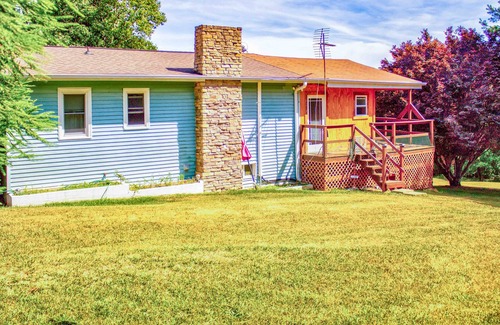 Fancy Gap Cottage | Cozy mountain view cottage off Blue Ridge parkway