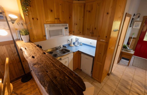 Ucluelet Cottage | Cozy Mountain View Cove-side Cottage & Sauna