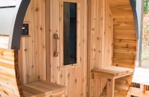 Ucluelet Cottage | Cozy Mountain View Cove-side Cottage & Sauna