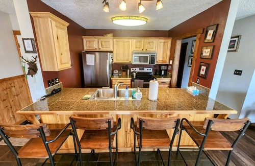 Crested Butte Condo | Cozy Mt. Crested Butte Condo, Walking Distance to Slopes! Hot Tub!