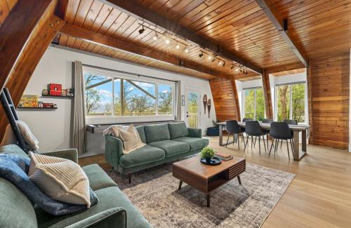 Midway House | Cozy Mtn Cabin - Epic Views - Hot Tub - Fire Pit