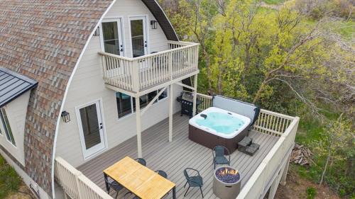 Midway House | Cozy Mtn Cabin - Epic Views - Hot Tub - Fire Pit