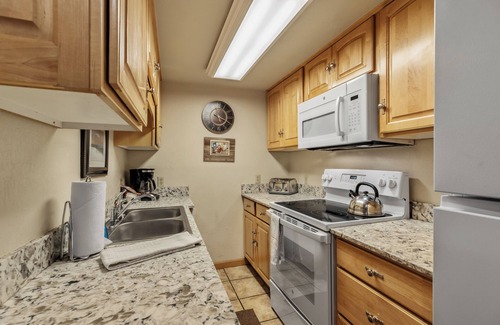 Steamboat Springs Apartment | Cozy MTN Side Condo - Hot tub, Bike Park, Gondola and more!