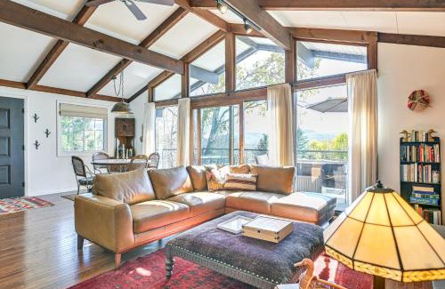 Windham House | Cozy Mtn-View Chalet Less Than 2 Mi to Windham Slopes