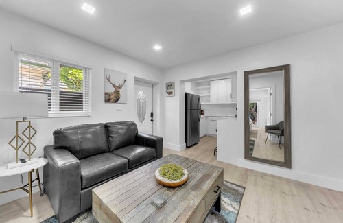 Ludlam House | Cozy Mykonos Home 2/2 | Charming Duplex Retreat