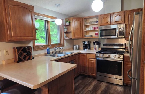 Jackson House | Cozy Nature Scape - Entire Home