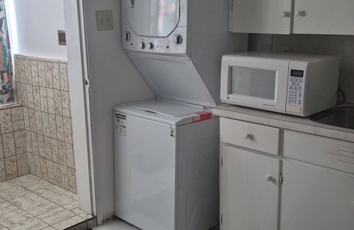 Terrace Bed & Breakfast | Cozy & Neat 1BR Suite– 5min Walk to Ksyen Reg Hosp | Ideal for Nurses & Visitors
