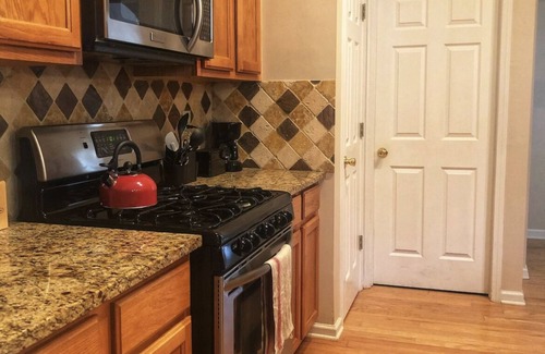 Clarkdale House | COZY NEST: Family friendly w BBQ & Screened Porch