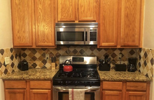 Clarkdale House | COZY NEST: Family friendly w BBQ & Screened Porch