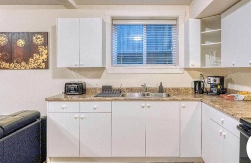South Newton House | Cozy Nest-In Basement Suite