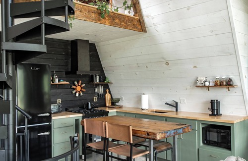 Lyndon Cabin | Cozy New A-frame on The Kingdom Trails with A/C, Wood Stove, Firepit, Foosball