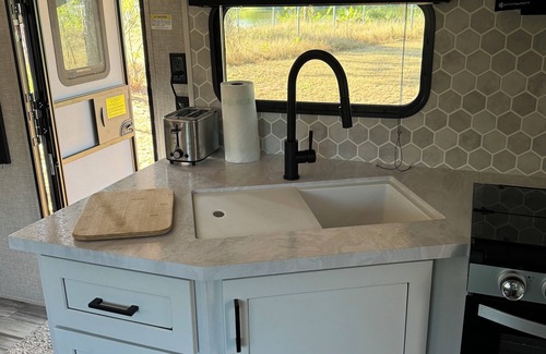 Clewiston House | Cozy New Camper on Lake Front with access to fishing
