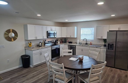 Middletown House | Cozy New Const. Ranch Near Park
