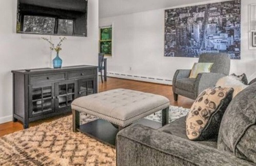 Hamden House | Cozy New England home near Quinnipiac Yale