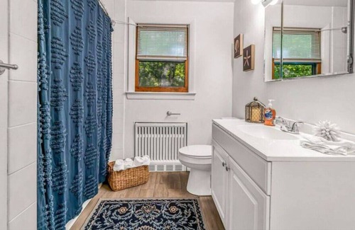 Hamden House | Cozy New England home near Quinnipiac Yale