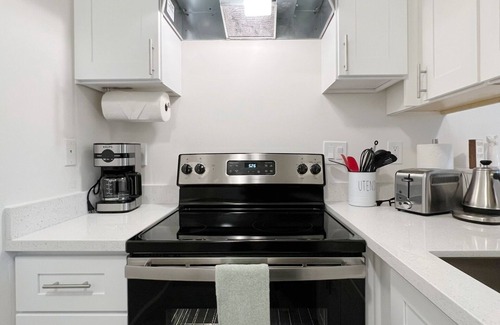 Walnut Creek Apartment | Cozy New King bed studio with Patio, in Walnut Creek