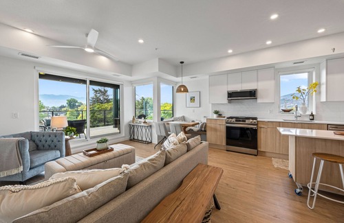 South Pandosy Condo | Cozy New Modern Apartment Steps from the Beach!