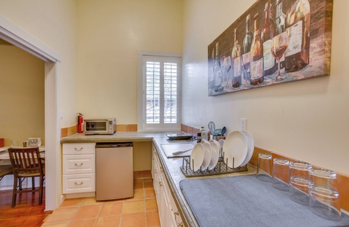 Uptown Historic District Apartment | Cozy New Orleans Getaway Near Magazine Street!