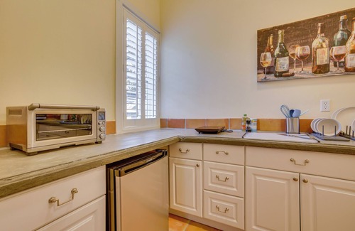 Uptown Historic District Apartment | Cozy New Orleans Getaway Near Magazine Street!