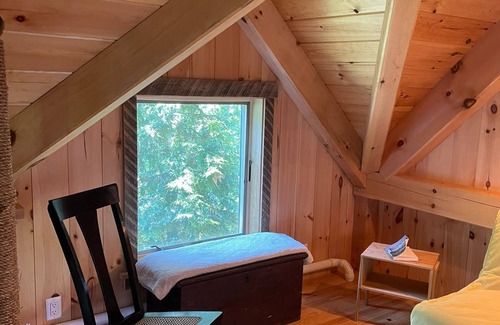 Vineyard Haven Cottage | Cozy New TimberFrame Vineyard Haven!