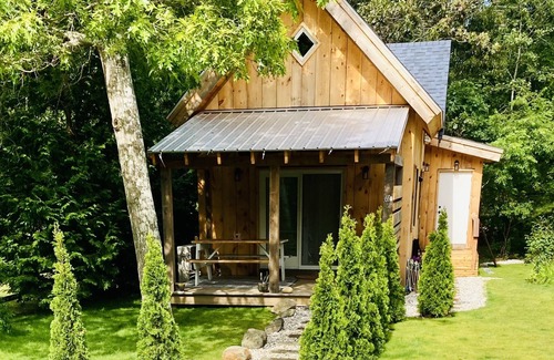Vineyard Haven Cottage | Cozy New TimberFrame Vineyard Haven!