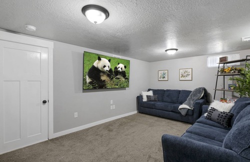 American Fork House | Cozy, newly-remodeled, pet and kid friendly entire home!