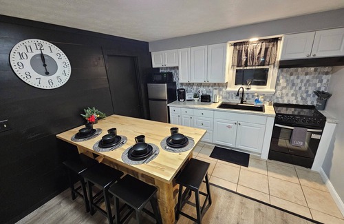 Southern Coast Condo | Cozy Newly Renovated 2-bedroom Condo By The Beach