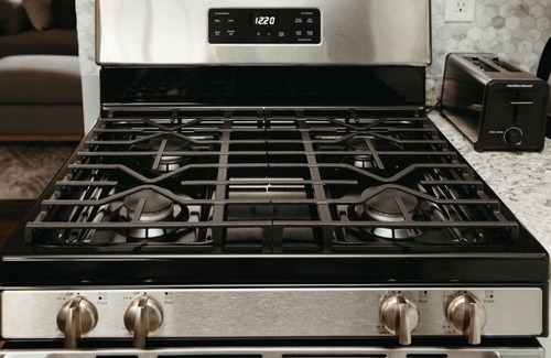 Peoria Apartment | Cozy Newly Renovated 2BR-1BA/3 to 6mins from OSF St A