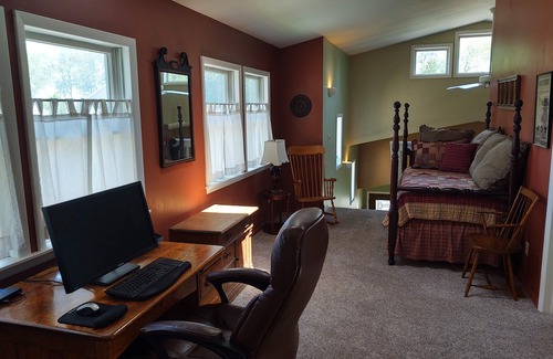 West Irondequoit House | Cozy Newly Renovated Lake House \ Short Walk To Quiet Beach On Lake Ontario