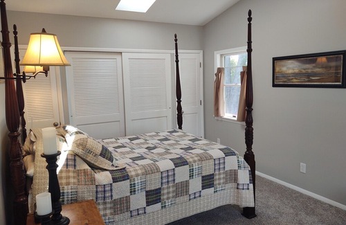 West Irondequoit House | Cozy Newly Renovated Lake House \ Short Walk To Quiet Beach On Lake Ontario
