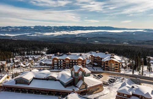 Snow Pine Estates Apartment | Cozy Nook - Cozy and Rustic with Private Hot Tub and a Nice View
