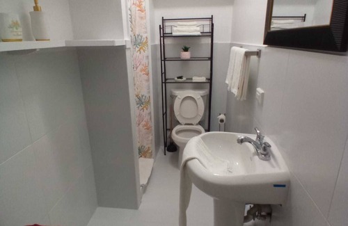 Winding Bay Apartment | Cozy Nook Studio apartment in Perfect Getaway Tarpum Bay with AC, WiFi & kitchen