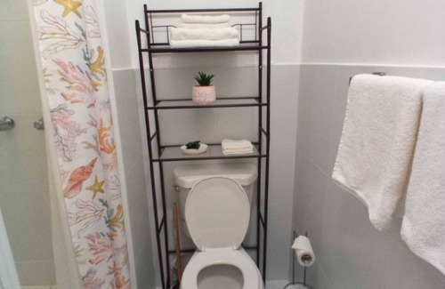 Winding Bay Apartment | Cozy Nook Studio apartment in Perfect Getaway Tarpum Bay with AC, WiFi & kitchen