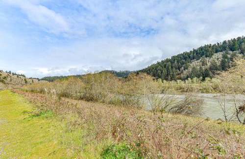 Orick House | Cozy NorCal Cottage 2 Mi to Redwoods and Beaches!