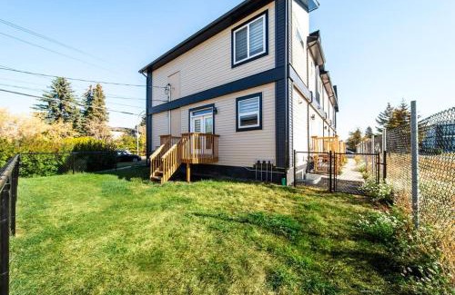 Jasper Place House | Cozy Nordic Utopia, Bsmt Suite near WEM & DT, King Bed, WiFi