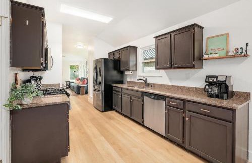 Bratton Park House | Cozy North Austin Getaway Peaceful Near Domain