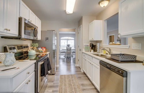 Mount Holly House | Cozy North Carolina Abode - Minutes from Downtown!