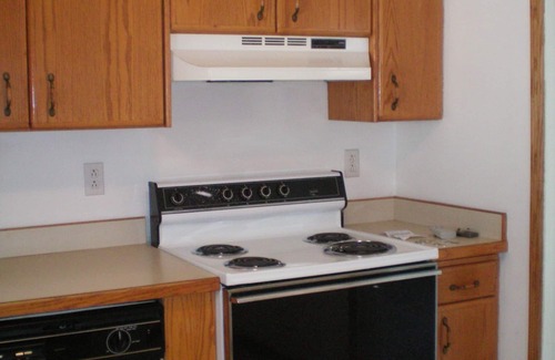 Minot House | Cozy Nostalgic 2 bedroom, 1 1/2 Bath 2 Story Home With fence, deck & garage.