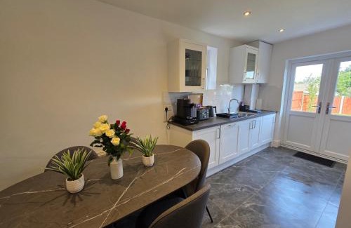 Woodthorpe House | Cozy Nottingham Retreat 4 Beds 7 guests